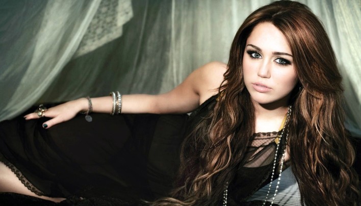 15 Pictures – Miley Cyrus